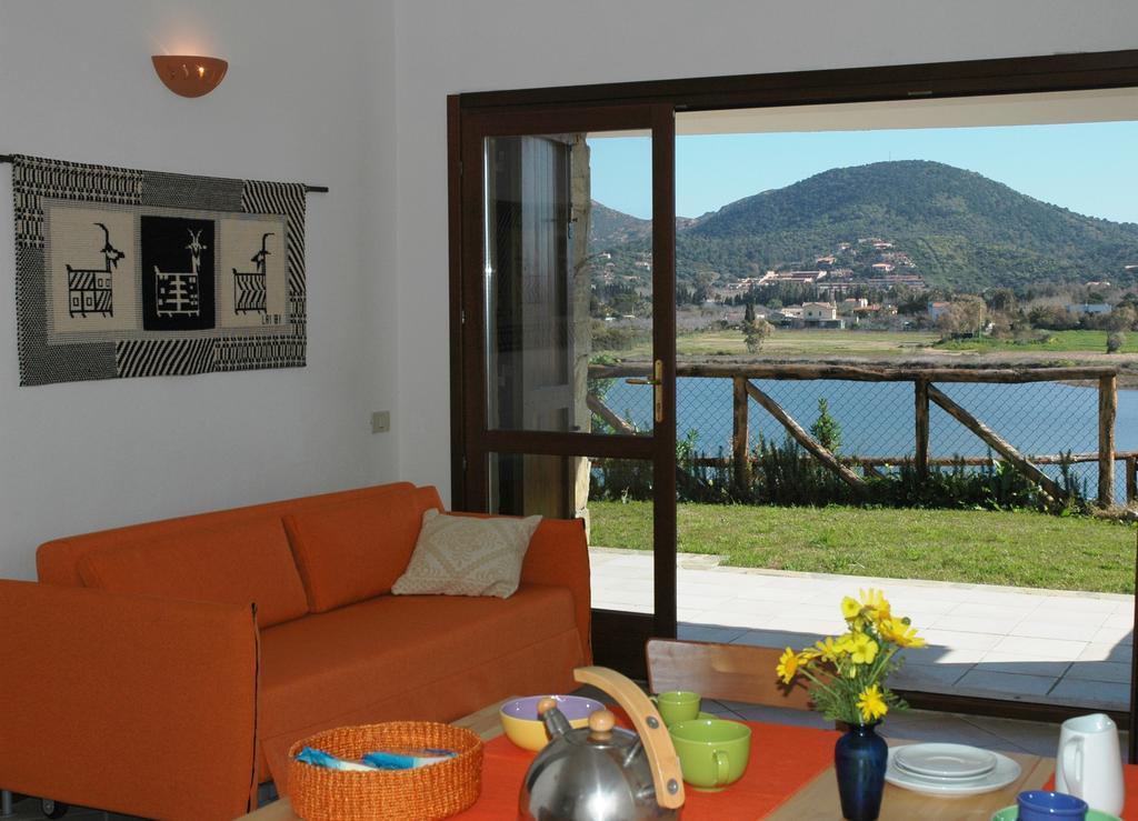 Case Sul Mare Residenze Di Bes Chia Exteriér fotografie